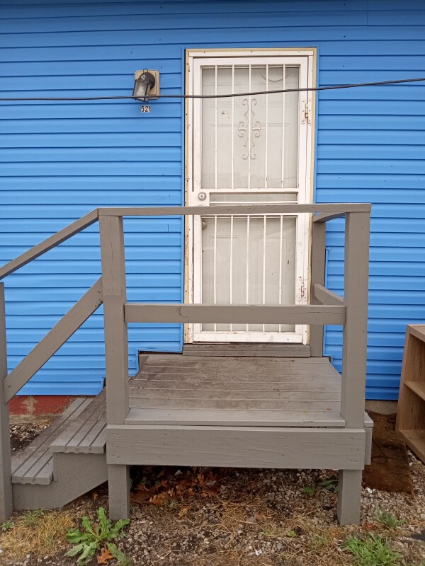 Building Photo - 521 Greenbay Ave