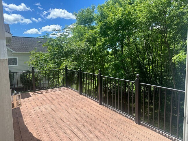 Building Photo - Fantastic custom built home in the exclusi...