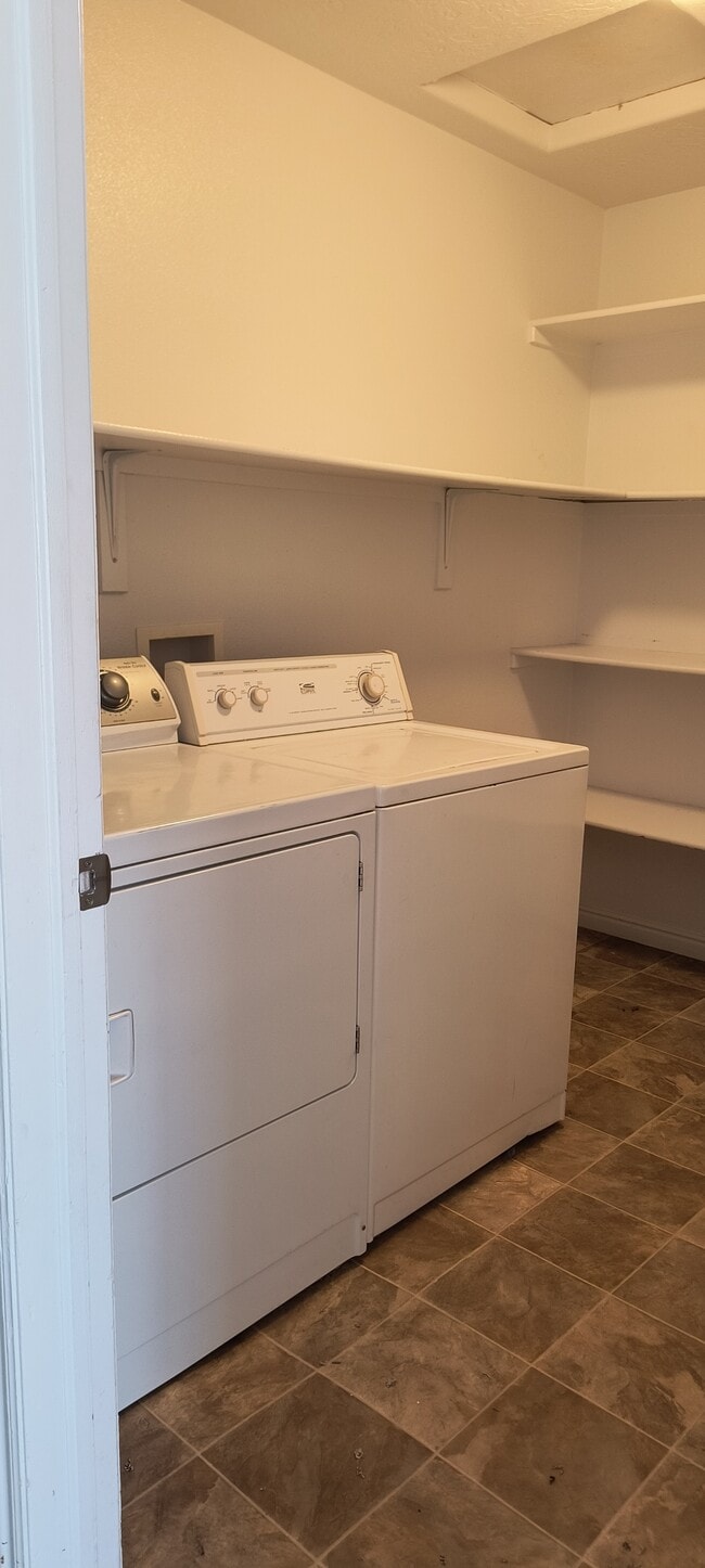 Building Photo - 1255 N 575 W