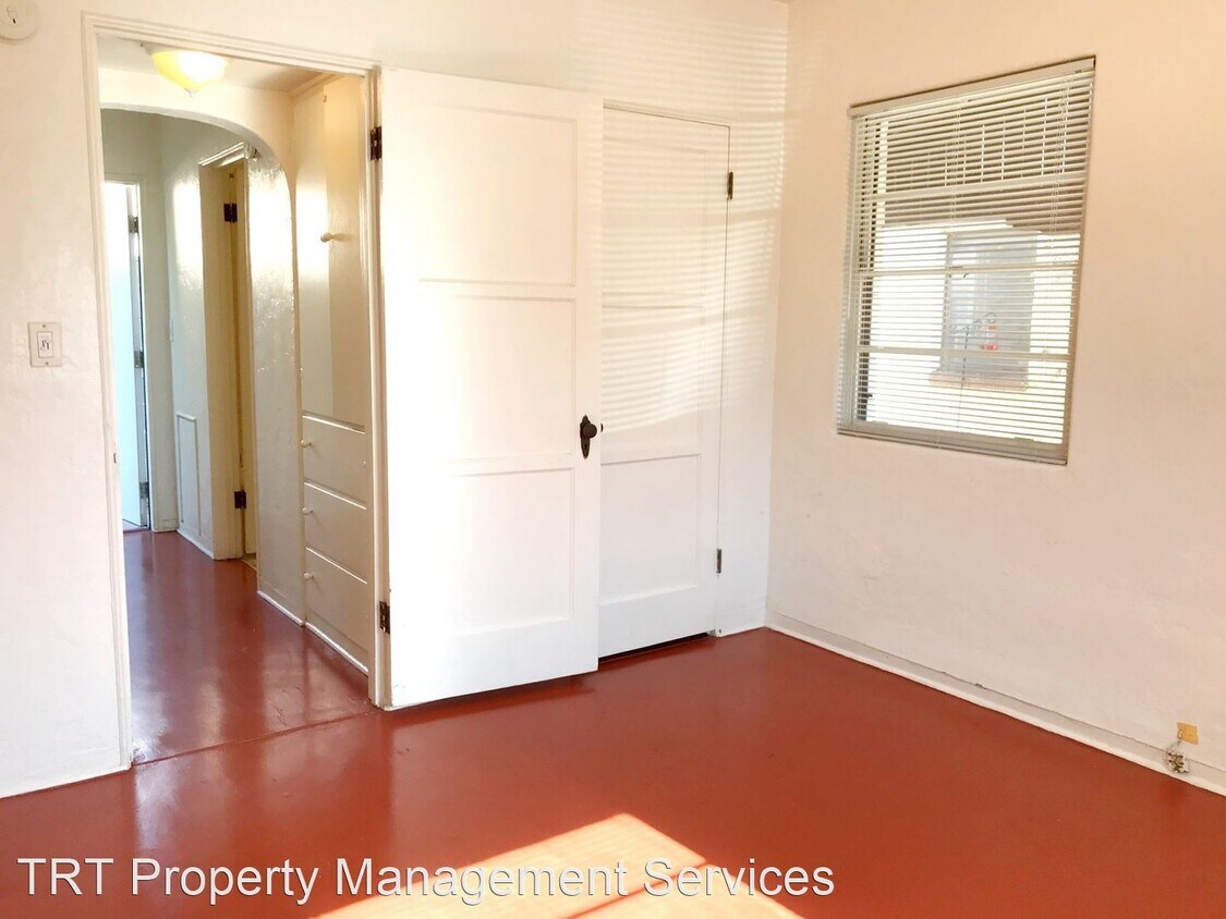 Primary Photo - 1137-1153 E 10th St