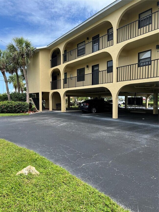 Foto del edificio - 14459 River Beach Dr