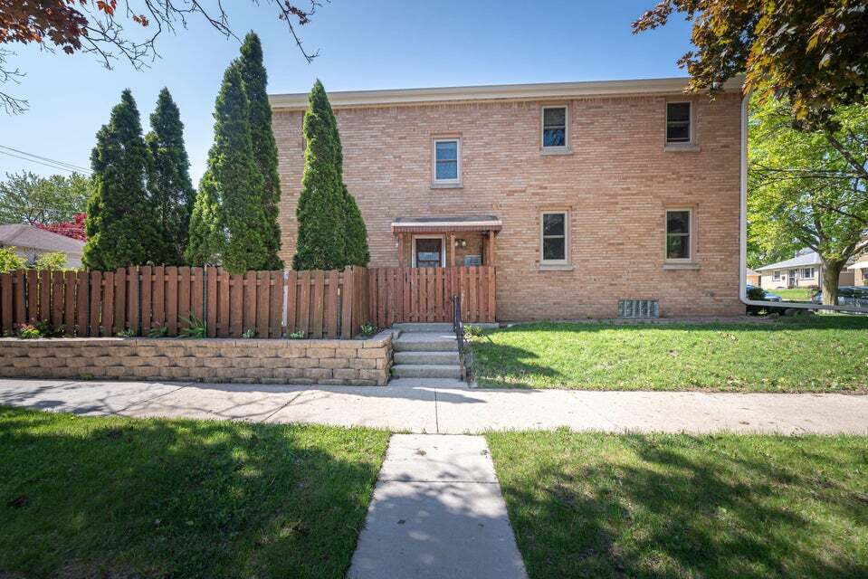 3846 S Herman St, Milwaukee, WI 53207 Apartments in Milwaukee, WI