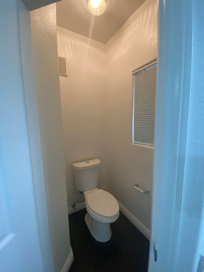 Building Photo - 2 Bedroom 2 Bath Condo In Henderson
