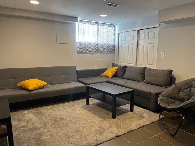 rec area 4 - 1725 W Berks St