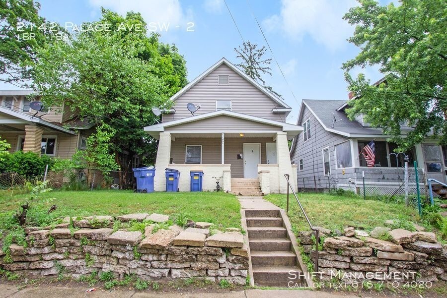 Primary Photo - 2142 Palace - Updated one bedroom!