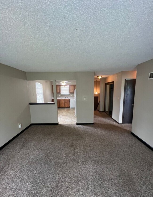 Foto del edificio - Spacious Duplex with Finished Basement & G...