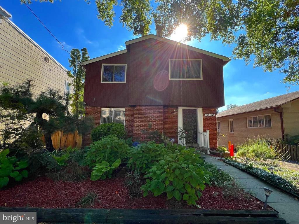 Foto principal - 5222 MacArthur Blvd
