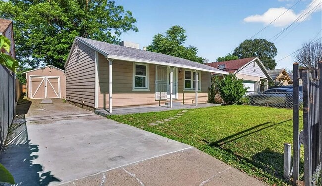 Building Photo - 3307 Belden St