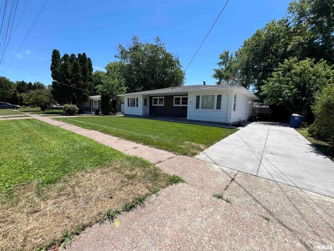 Foto del edificio - 423-425 E George Washington Blvd