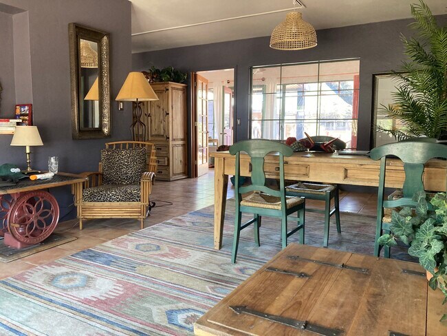 Building Photo - 4219 E Oxford Dr