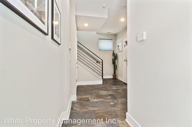 Building Photo - 3 br, 3.5 bath House - 924 Westbrook Drive A
