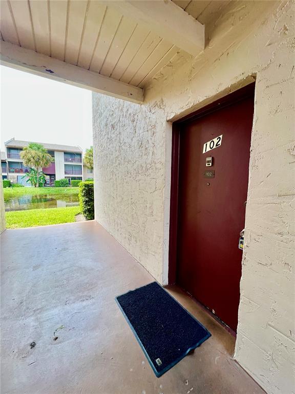 Foto del edificio - 8610 Champlain Ct