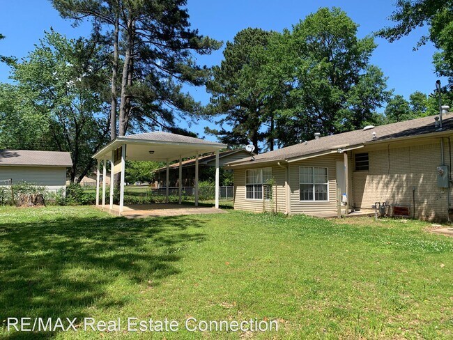 Building Photo - 3 br, 2 bath House - 310 South Pine