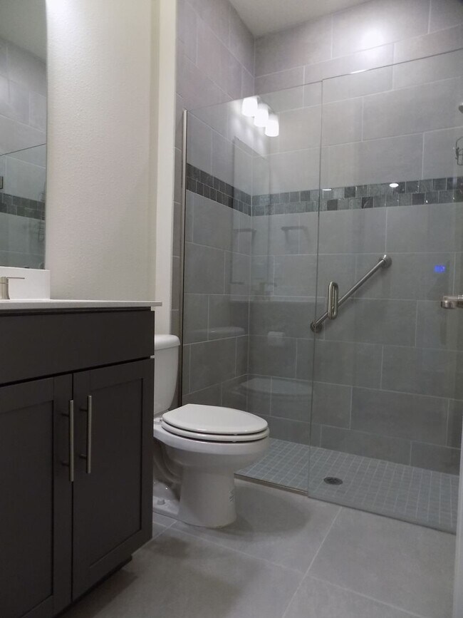 Building Photo - New 5 Bedroom 4 Bathroom Home For Rent in ...