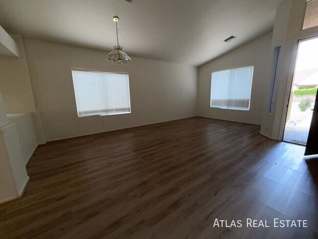 Foto del edificio - 7794 S Trumpet Vine Ave
