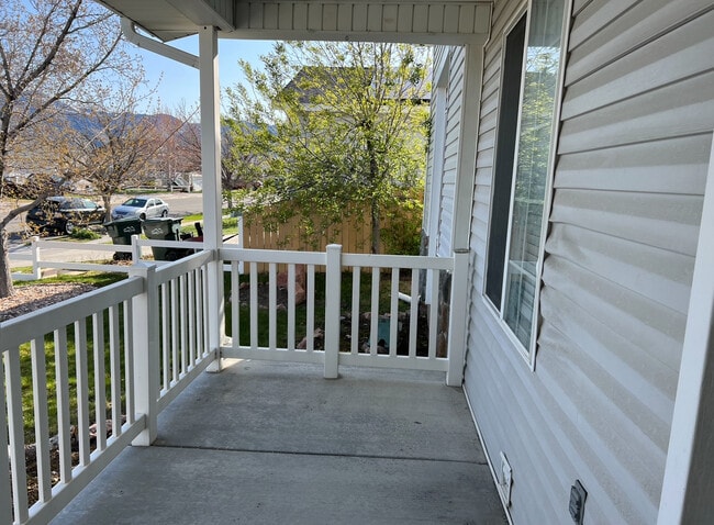 Building Photo - 786 E 540 N