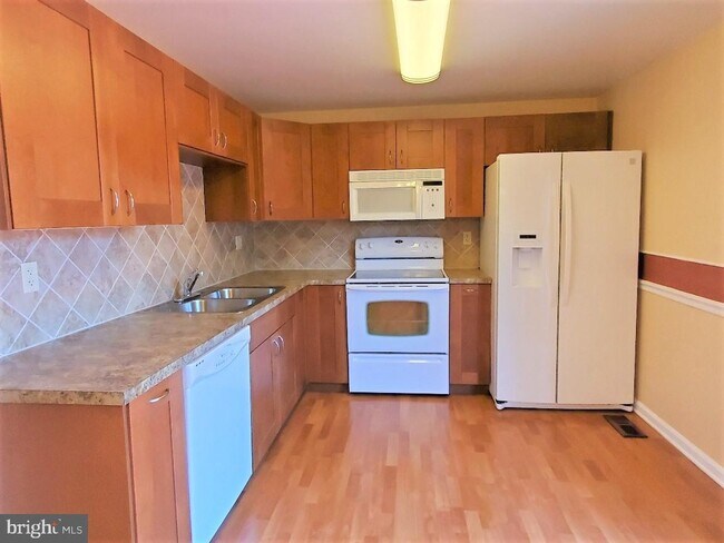 Building Photo - 2 Guinevere Ct
