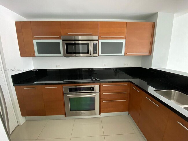 Foto del edificio - 244 Biscayne Blvd