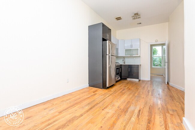 Building Photo - 145 Driggs Ave