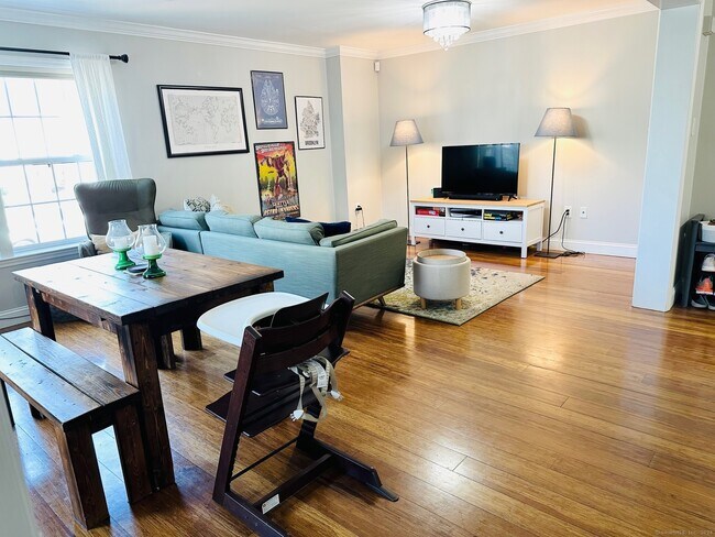Foto del edificio - 136 W Cedar St