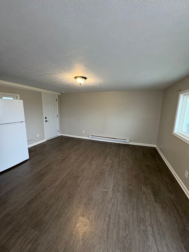 Building Photo - Alvada Unit 5