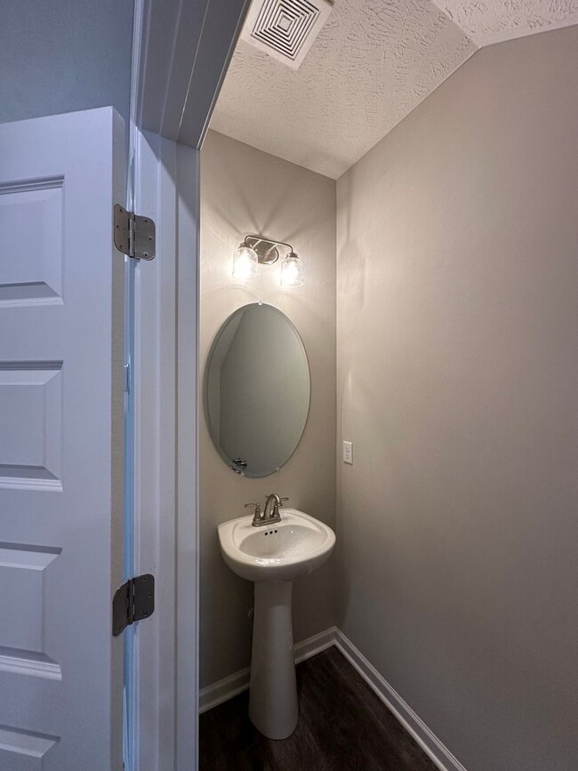 Building Photo - Brand New Luxury Townhome! 3 BR, 2.5 BA