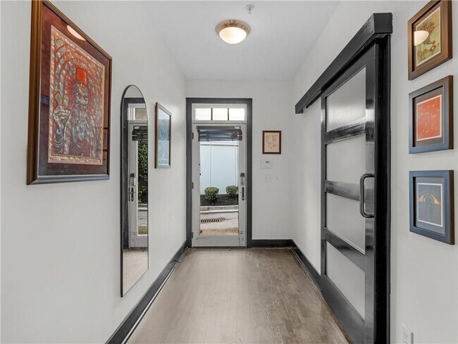 Foto del edificio - 1300 DeKalb Ave NE