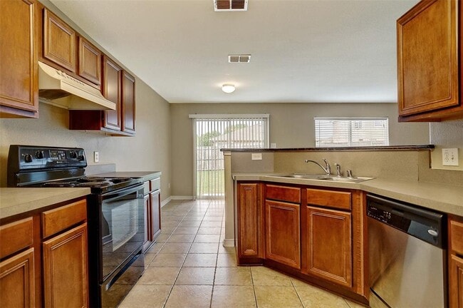 Building Photo - 2420 Emerald Ln