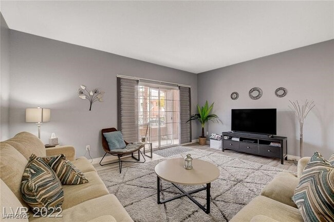 Foto del edificio - 352 Amber Pine St