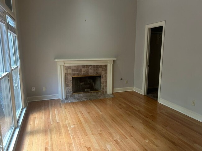 Building Photo - Great Location, close to Everything Harbor Town. Overlooks pond Beautiful view!  Pets allowed wit...