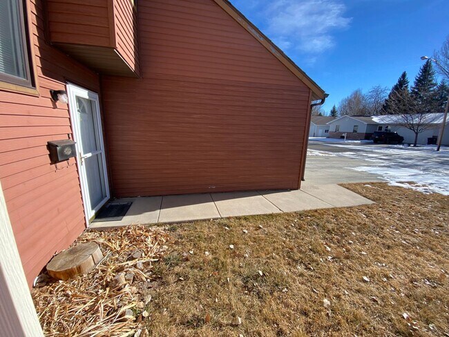 Foto del edificio - 3 Bedroom, 1.5 Bath Townhome W/ Attached S...