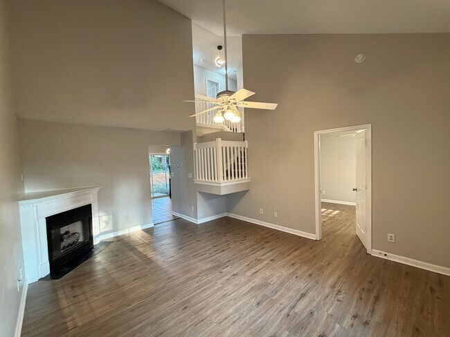 Foto del edificio - Beautiful 3-bedroom, 2.5-bathroom townhome