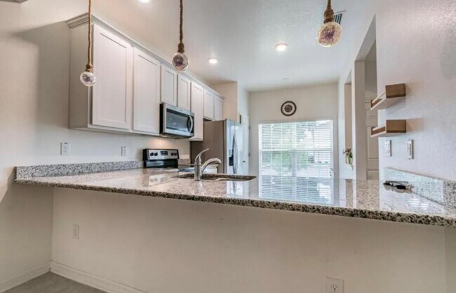 Foto del edificio - 1122 Hillhurst Dr