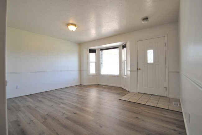 Building Photo - 289 E 9200 S