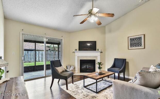 Foto del edificio - 6487 Crimson Leaf Ln