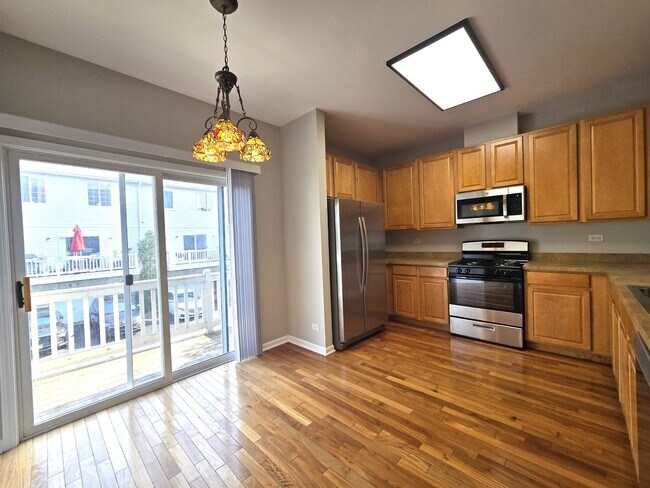 Building Photo - 652 S Rosehall Ln
