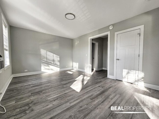Building Photo - 1 bedroom in GLENCOE IL 60022