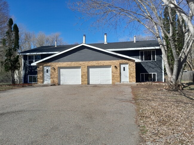 Building Photo - 15423 Trillium Cir