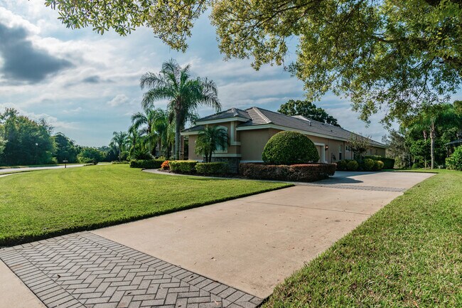 Foto del edificio - 5 Bedroom 3.5 Bath 3 Car Garage Pool Home