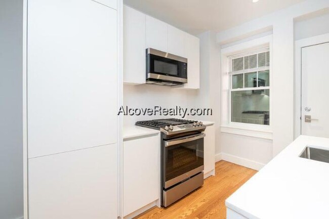 Building Photo - 17a Forest St