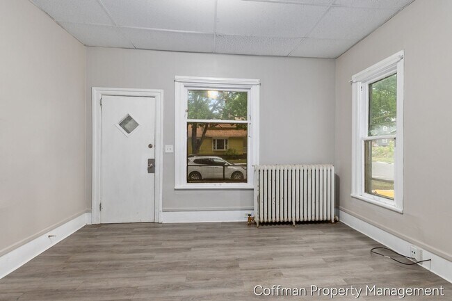 Foto del edificio - 1545 Queen Ave NE