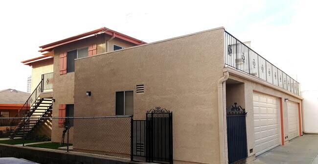Garage 2 - 318 N Isabel St