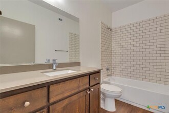 Building Photo - 1011 N LBJ Dr