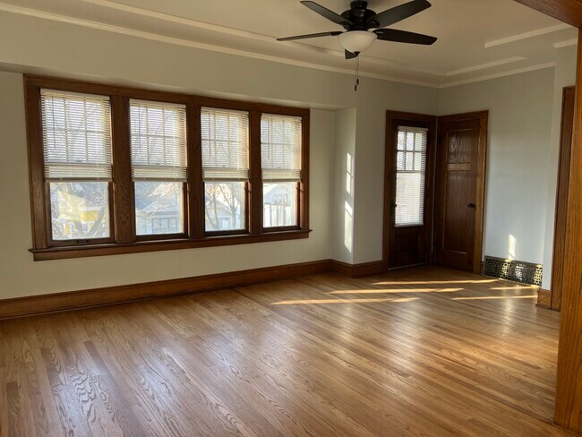 Foto del edificio - 1370 N 59th St