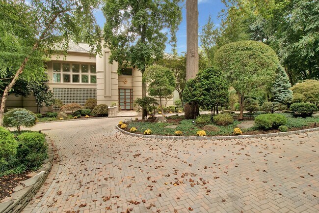 Foto del edificio - 11 Tamarack Rd