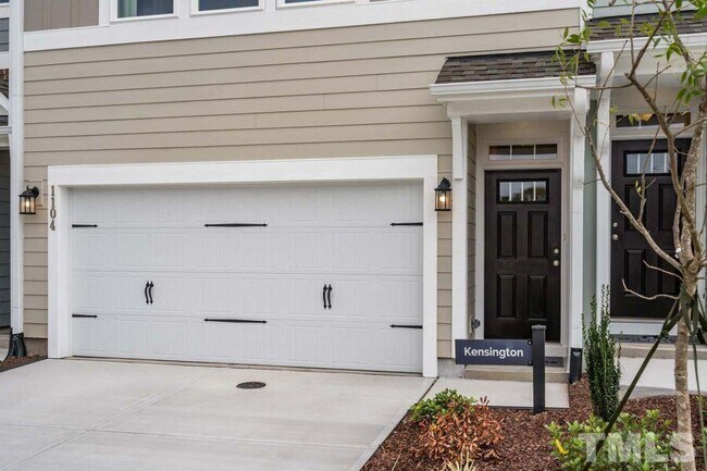 Building Photo - 1117 Commack Dr