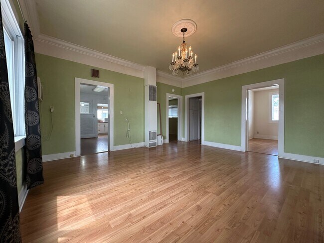 Foto del edificio - 2bed, 1bath 1,186sq.ft. home with large de...