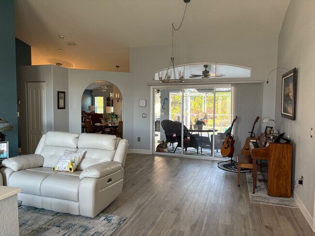 Building Photo - GLORIOUS POOL AND HOT TUB 3/2/3 HOME with Lemon tree and privacy!