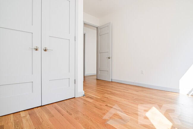 Building Photo - 68 W 107th St