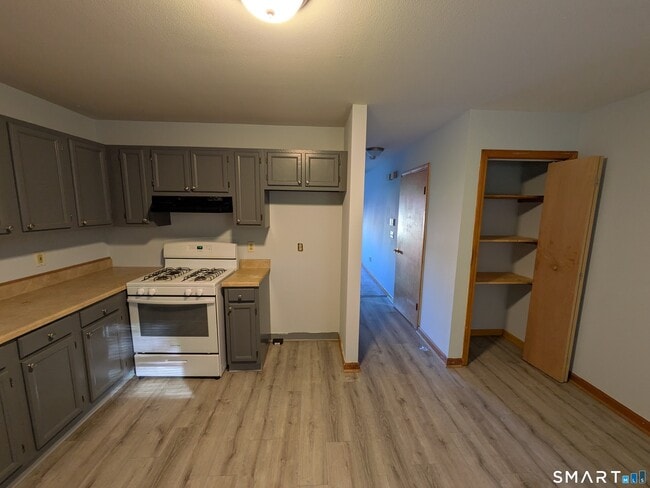 Building Photo - 998 Campbell Ave